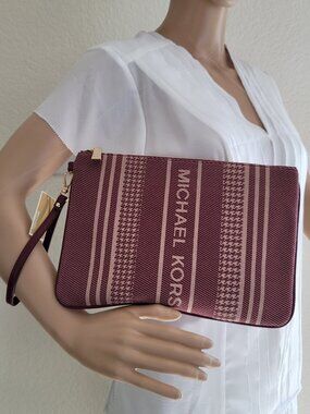 MICHAEL KORS Jet Set Signature Jacquard Large Zip Pouch Wristlet- Dark Berry⭐